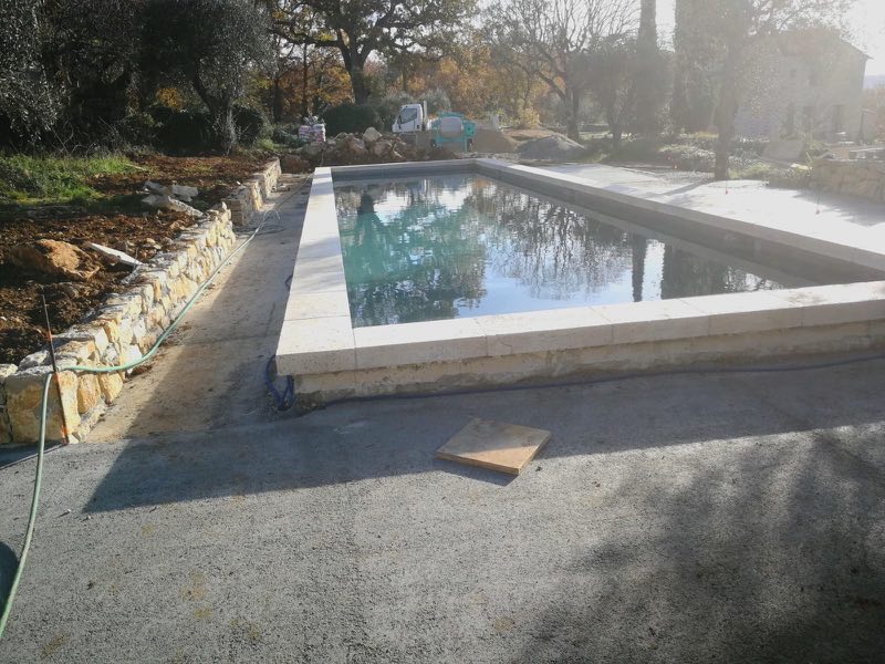 Aménagements extérieurs d'une piscine à Mons – RGTC, photo 1